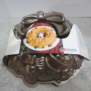 NWT-Nordic Ware Holiday Collection Wreath Bundt Pan